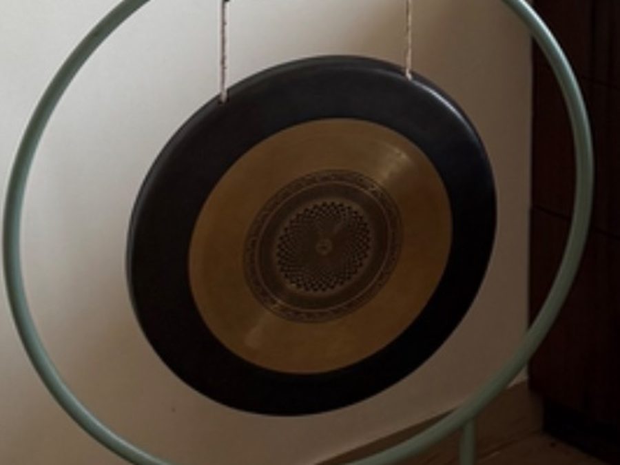 A gong with a gold centre